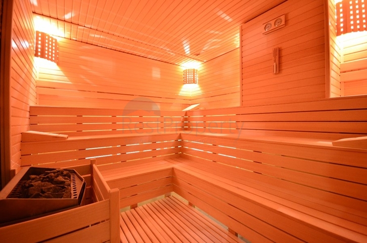 Dreizimmerwohnung in einem Komplex an der ersten Küste