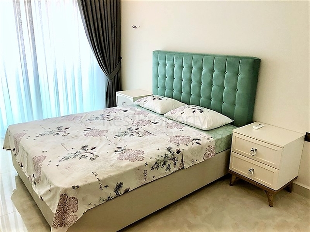 Dreizimmerwohnung in einem Komplex an der ersten Küste