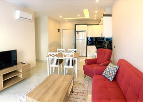 Dreizimmerwohnung in einem Komplex an der ersten Küste