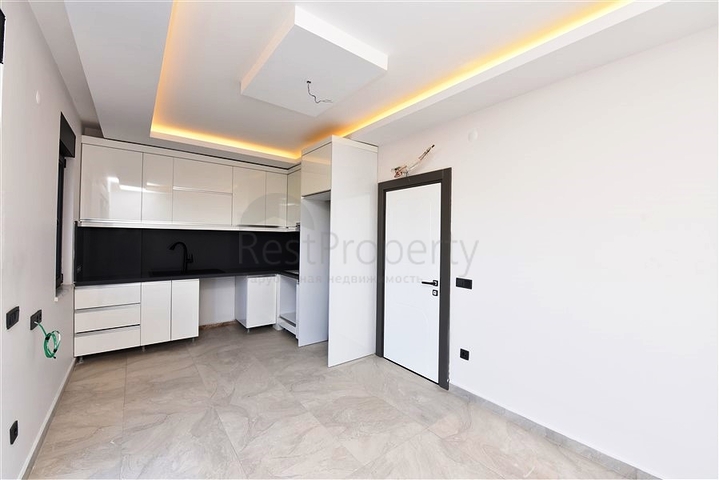 Neues Investitionsprojekt mit Blick auf die Berge im Bezirk Kargicak