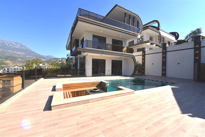 Neues Investitionsprojekt mit Blick auf die Berge im Bezirk Kargicak