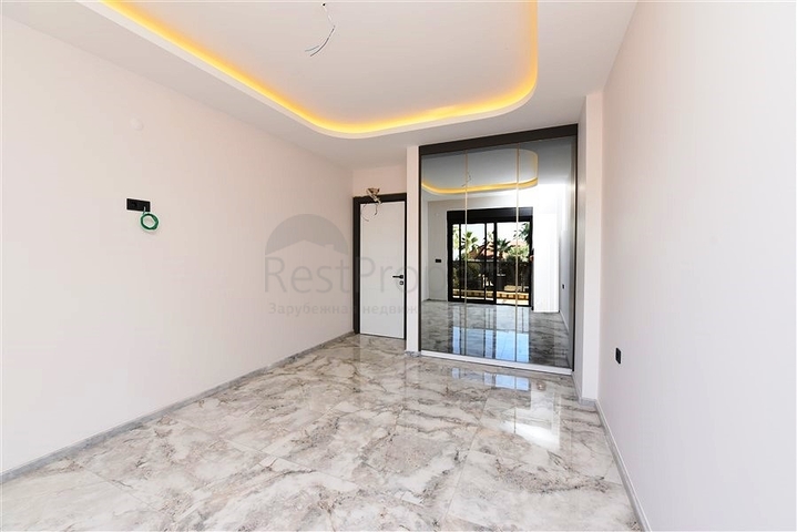 Neues Investitionsprojekt mit Blick auf die Berge im Bezirk Kargicak