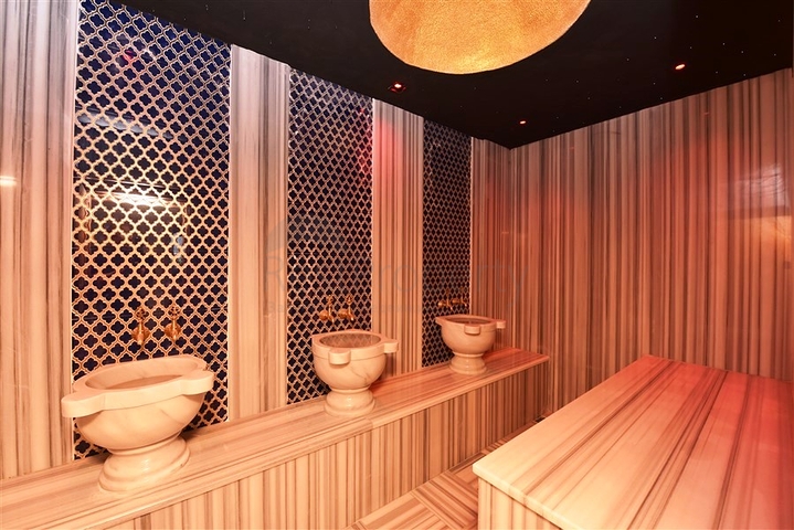 Neues Investitionsprojekt mit Blick auf die Berge im Bezirk Kargicak