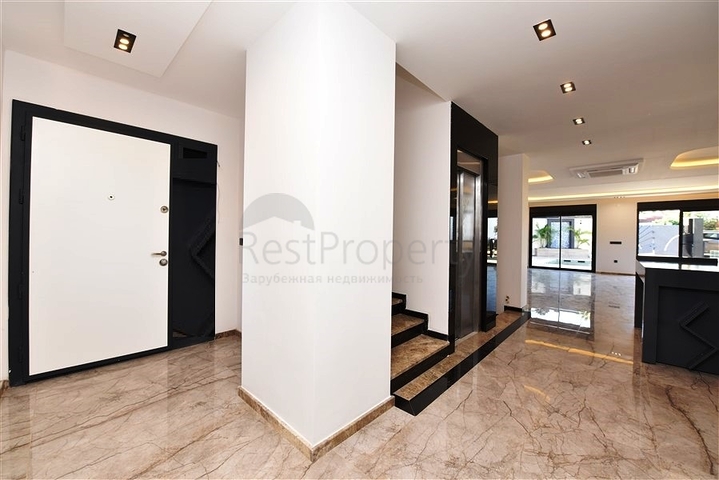 Neues Investitionsprojekt mit Blick auf die Berge im Bezirk Kargicak