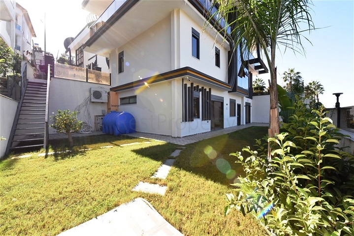 Neues Investitionsprojekt mit Blick auf die Berge im Bezirk Kargicak