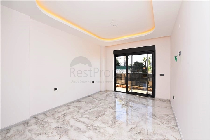 Neues Investitionsprojekt mit Blick auf die Berge im Bezirk Kargicak