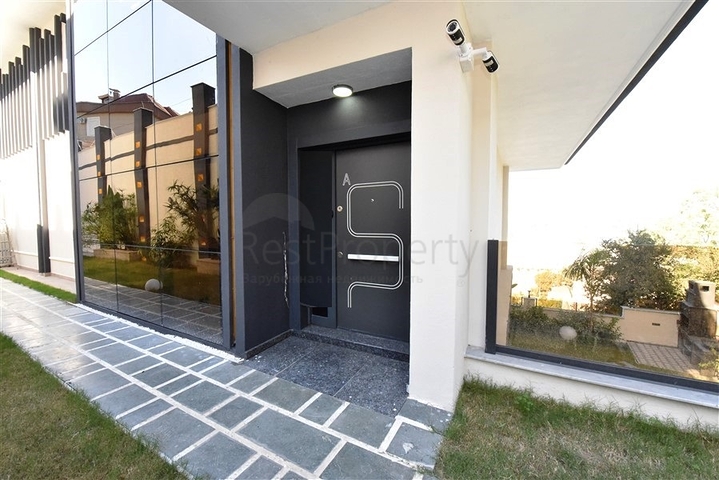 Neues Investitionsprojekt mit Blick auf die Berge im Bezirk Kargicak