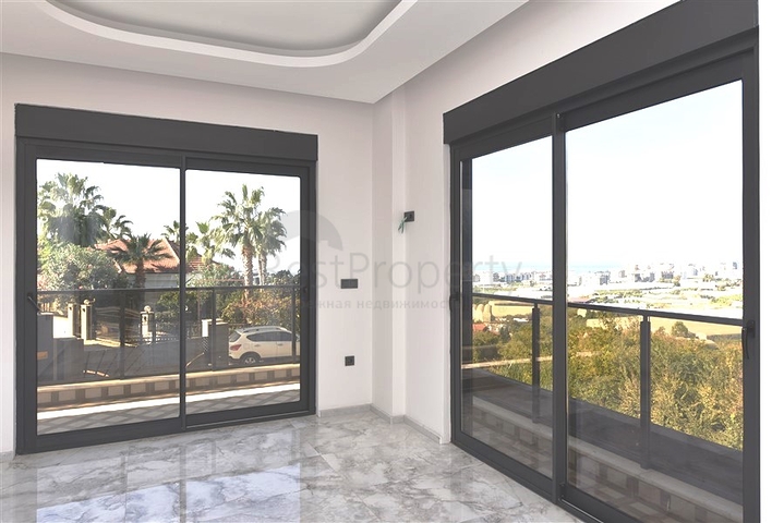 Neues Investitionsprojekt mit Blick auf die Berge im Bezirk Kargicak