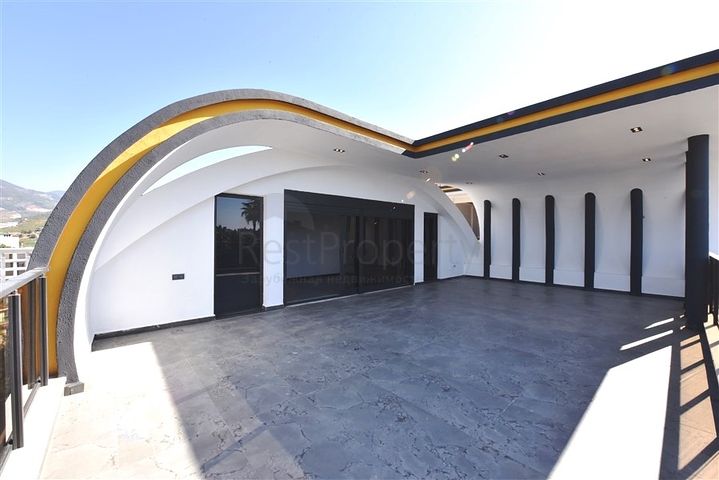 Neues Investitionsprojekt mit Blick auf die Berge im Bezirk Kargicak