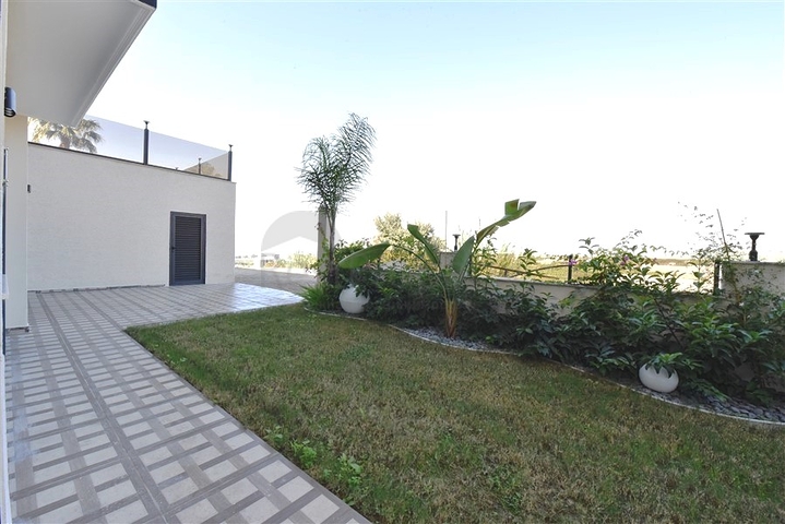 Neues Investitionsprojekt mit Blick auf die Berge im Bezirk Kargicak