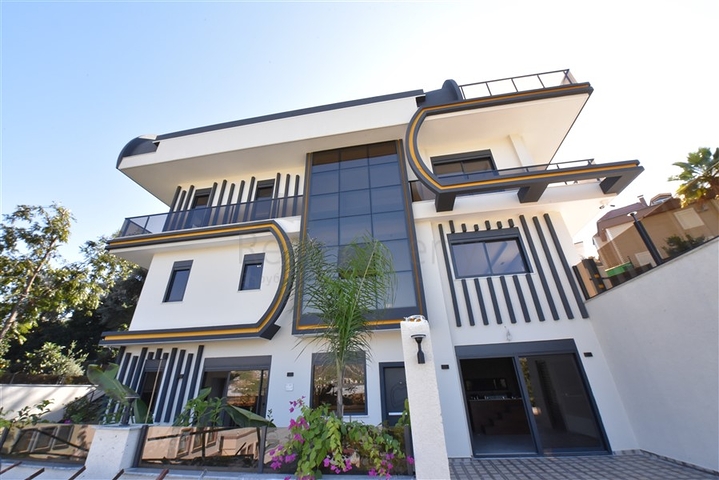 Neues Investitionsprojekt mit Blick auf die Berge im Bezirk Kargicak