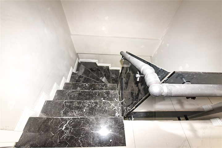 Wohnungen im neuen Komplex des Bezirks sind beide