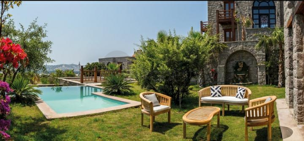 Luxus-Villen aus Stein an historischem Ort