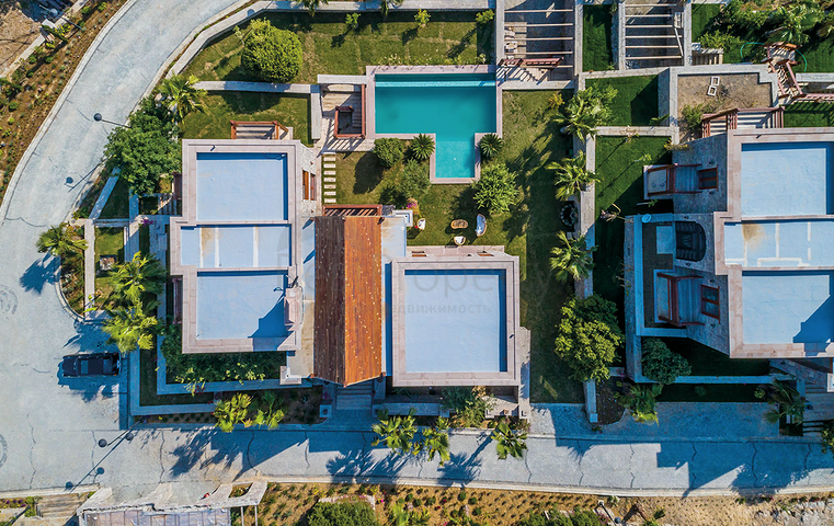 Luxus-Villen aus Stein an historischem Ort