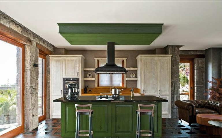 Luxus-Villen aus Stein an historischem Ort