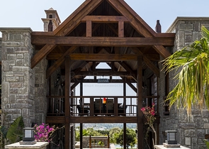 Luxus-Villen aus Stein an historischem Ort