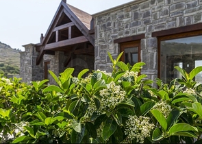 Luxus-Villen aus Stein an historischem Ort