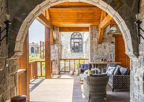 Luxus-Villen aus Stein an historischem Ort