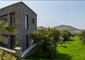 Luxus-Villen aus Stein an historischem Ort