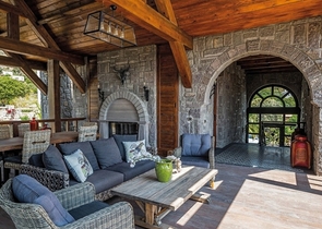 Luxus-Villen aus Stein an historischem Ort