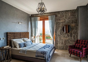 Luxus-Villen aus Stein an historischem Ort