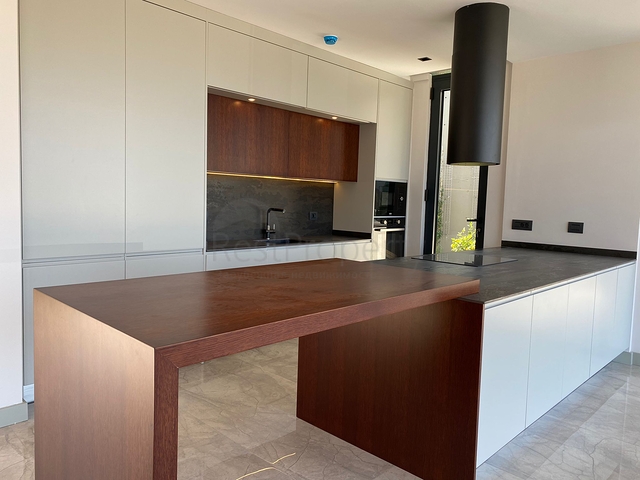 Komfortable und geräumige Villen mit Panoramablick!