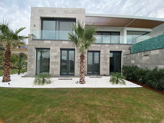 Komfortable und geräumige Villen mit Panoramablick!