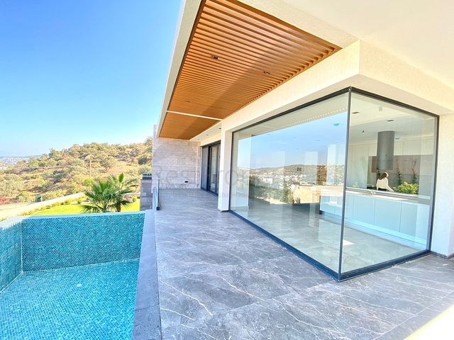 Komfortable und geräumige Villen mit Panoramablick!