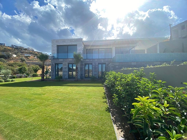 Komfortable und geräumige Villen mit Panoramablick!