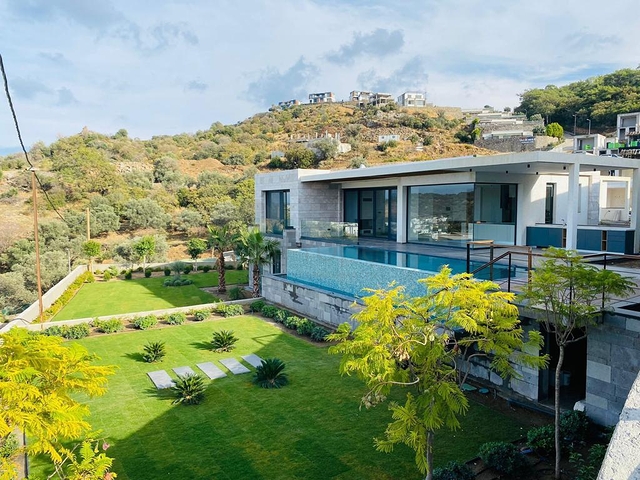 Komfortable und geräumige Villen mit Panoramablick!