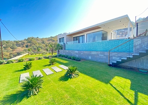 Komfortable und geräumige Villen mit Panoramablick!