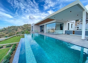 Komfortable und geräumige Villen mit Panoramablick!