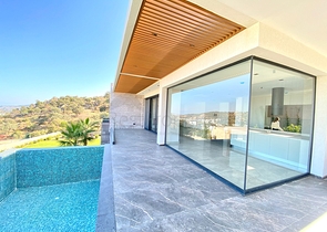 Komfortable und geräumige Villen mit Panoramablick!