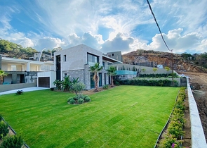 Komfortable und geräumige Villen mit Panoramablick!