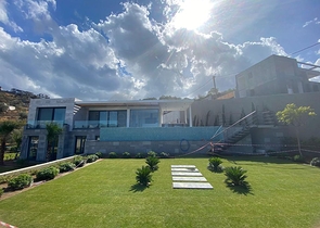 Komfortable und geräumige Villen mit Panoramablick!