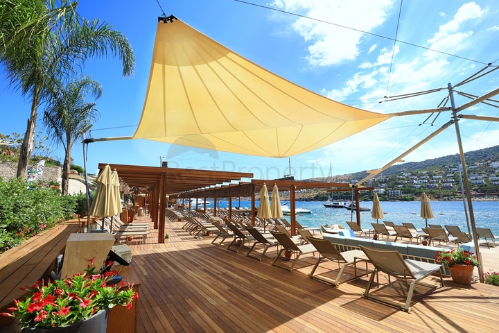 Paradiesische Villen in Bodrum mit Hoteldienstleistungen.