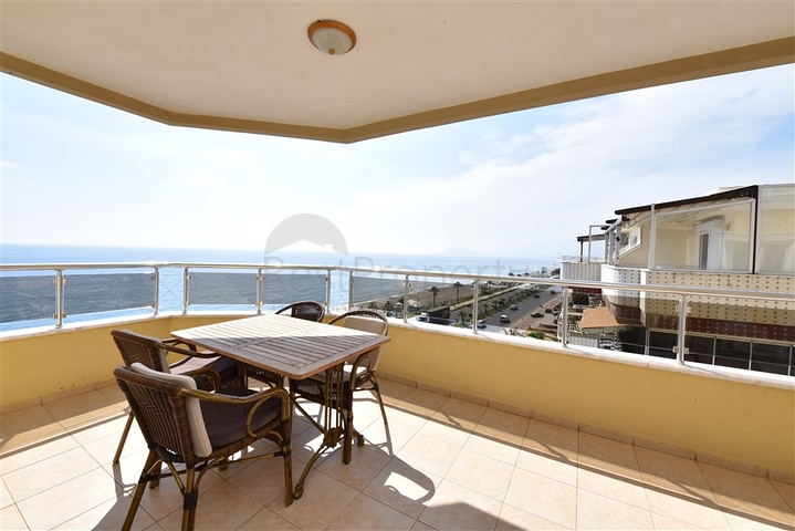 Zwei-Zimmer-Wohnung mit zwei Schlafzimmern zu vermieten