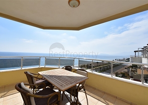 Zwei-Zimmer-Wohnung mit zwei Schlafzimmern zu vermieten