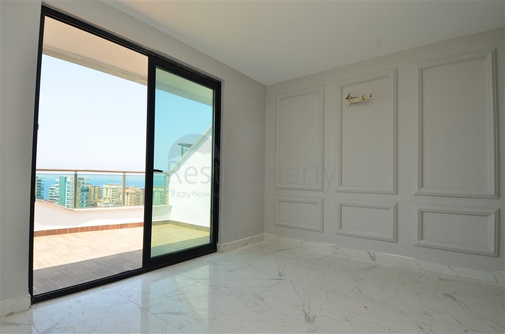 Penthouse mit drei Schlafzimmern im Stadtteil Mahmutlar