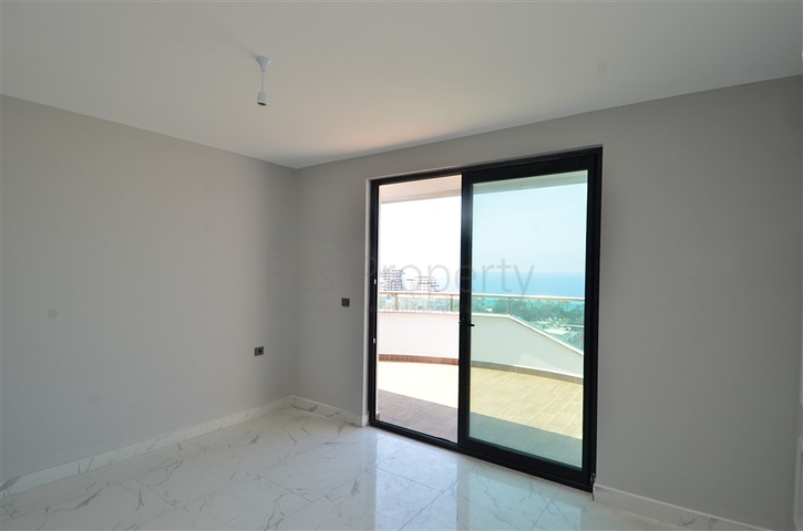 Penthouse mit drei Schlafzimmern im Stadtteil Mahmutlar