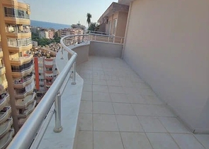 Fünf-Zimmer-Penthouse in Mahmutlar 