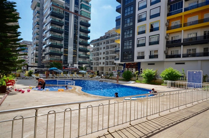 Geräumige 3+1-Wohnung mit Möbeln und Geräten im Stadtteil Mahmutlar 