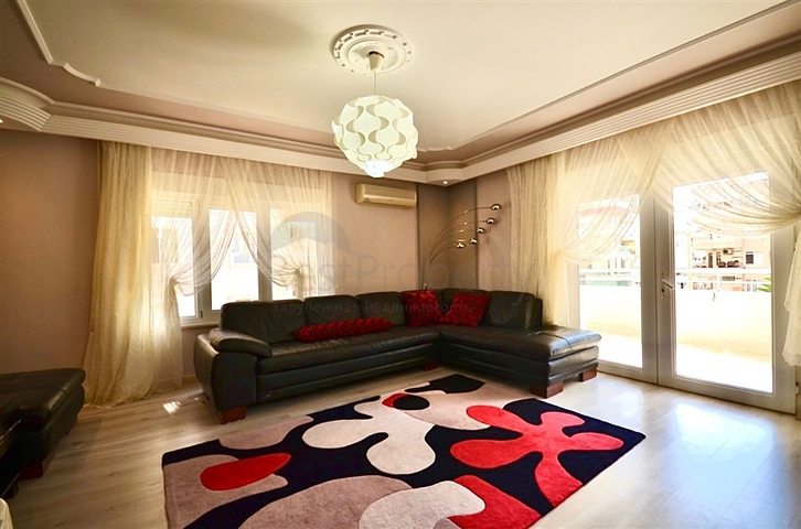 Geräumige 3+1-Wohnung mit Möbeln und Geräten im Stadtteil Mahmutlar 