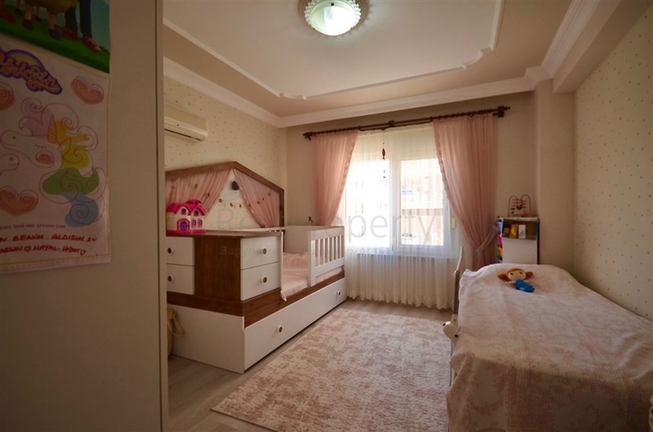 Geräumige 3+1-Wohnung mit Möbeln und Geräten im Stadtteil Mahmutlar 