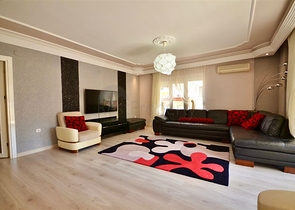 Geräumige 3+1-Wohnung mit Möbeln und Geräten im Stadtteil Mahmutlar 