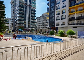 Geräumige 3+1-Wohnung mit Möbeln und Geräten im Stadtteil Mahmutlar 