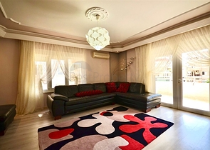 Geräumige 3+1-Wohnung mit Möbeln und Geräten im Stadtteil Mahmutlar 