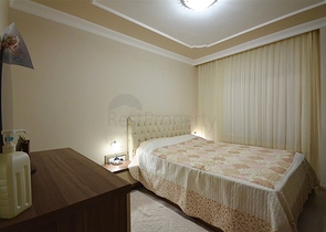 Geräumige 3+1-Wohnung mit Möbeln und Geräten im Stadtteil Mahmutlar 