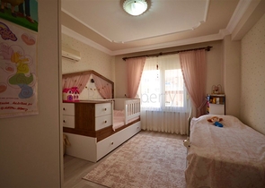 Geräumige 3+1-Wohnung mit Möbeln und Geräten im Stadtteil Mahmutlar 