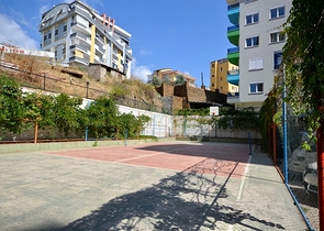 Geräumige 3+1-Wohnung mit Möbeln und Geräten im Stadtteil Mahmutlar 